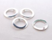 Ljust silverfärgade hängen - ring med två öglor, 4 st