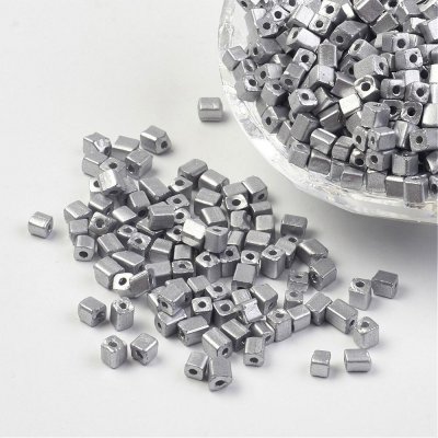 Fyrkantiga seed beads silver