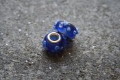 Pärla med metallhål-Blå med blå blomma