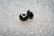Facetterad pärla med metallhål - svart