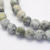 Halvädelstenspärlor – 8 mm, grå frostad crazy agat