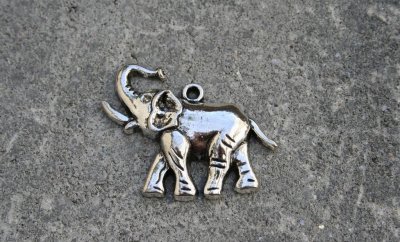 Antiksilverfärgat hänge - elefant, 40 mm
