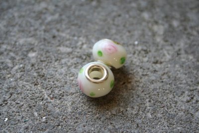 Ormlänkspärla-Vit med grön/rosa blomma