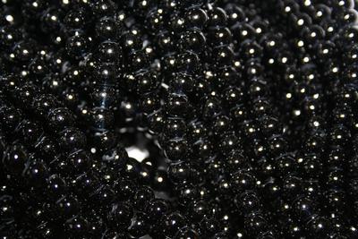 Lackerade glaspärlor - 4 mm, svart