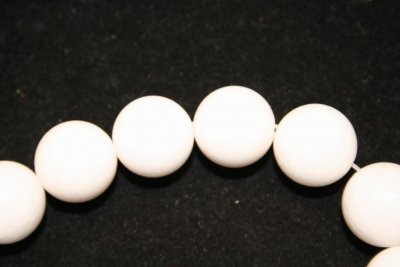 Ädelstenspärla - 18 mm, vit jade